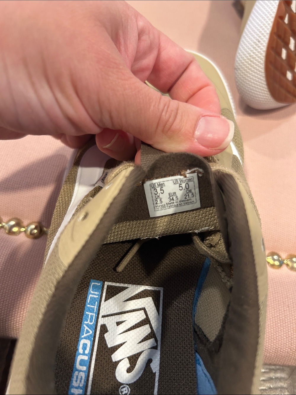 NWOT Vans UltraRange UltraCush Big Kid’s Size 3.5 Tan and White Low-Top Sneakers - Picture 7 of 7